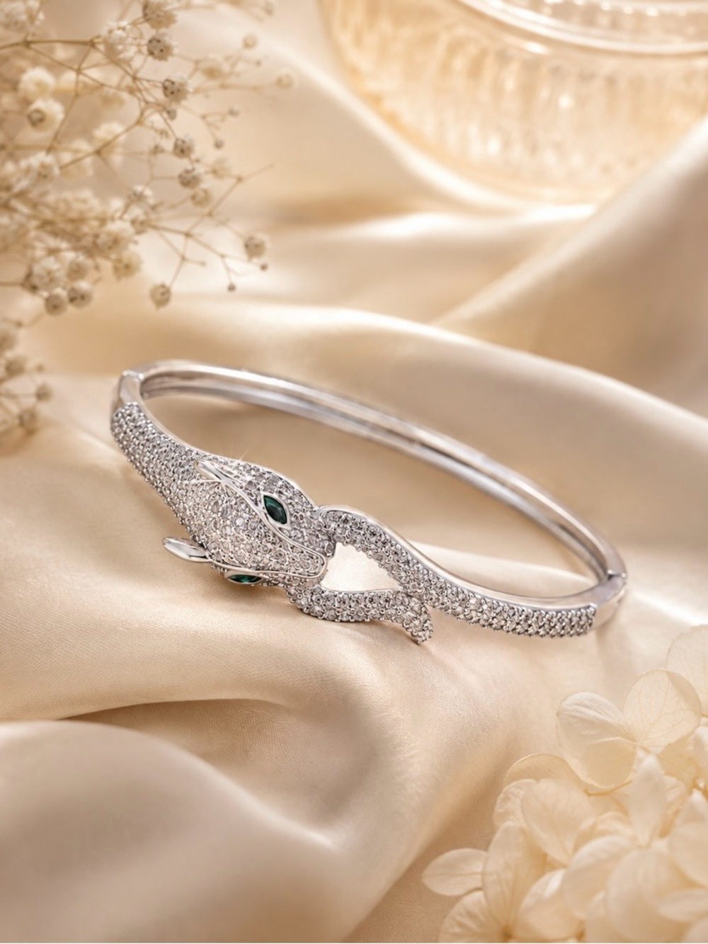 NEW! Luxury Punther Pavé Crystal Bangle Bracelet.  A2-58